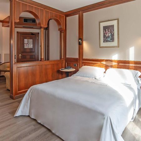 Hotel Relais Du Foyer Châtillon Esterno foto