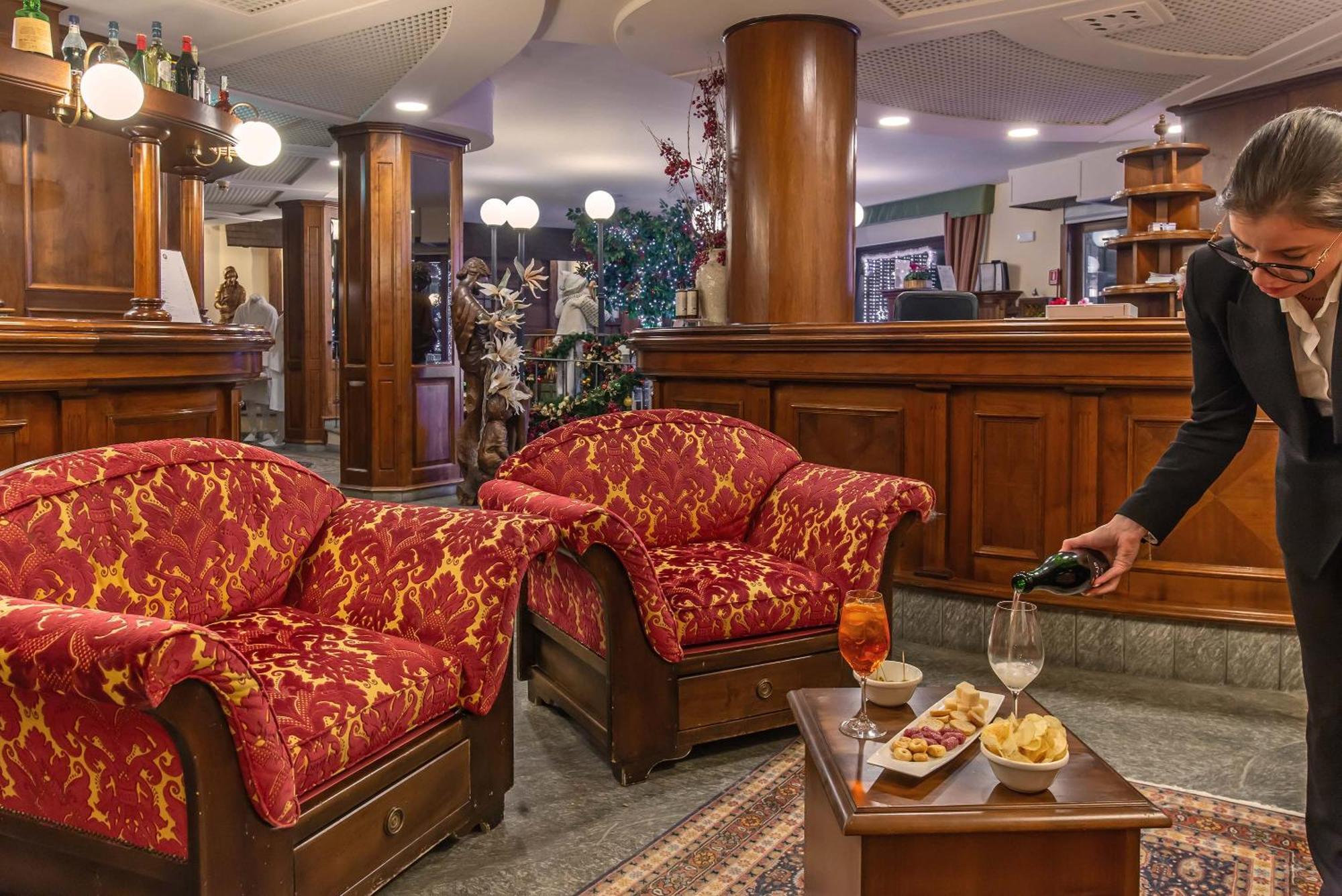 Hotel Relais Du Foyer Châtillon Esterno foto