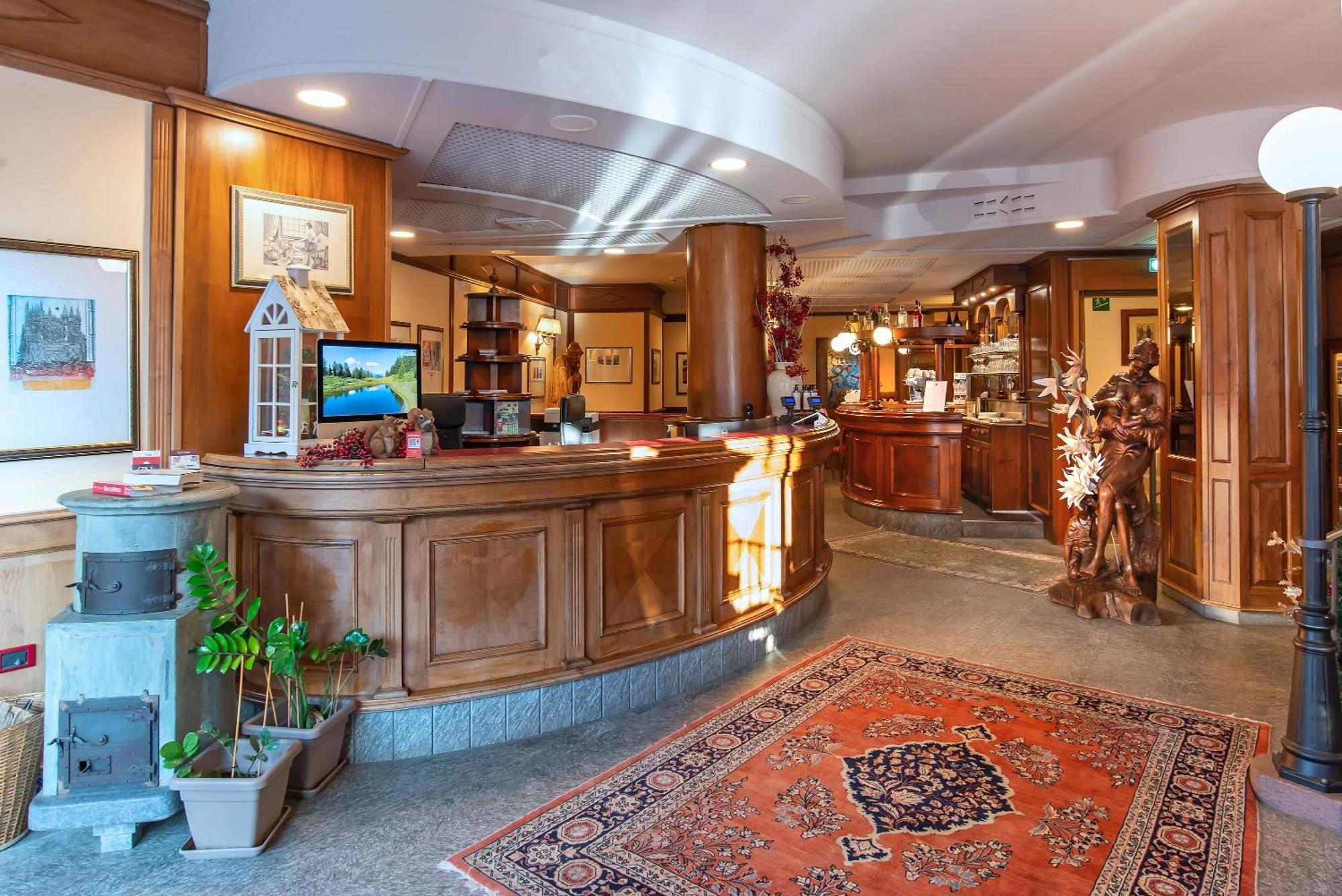 Hotel Relais Du Foyer Châtillon Esterno foto
