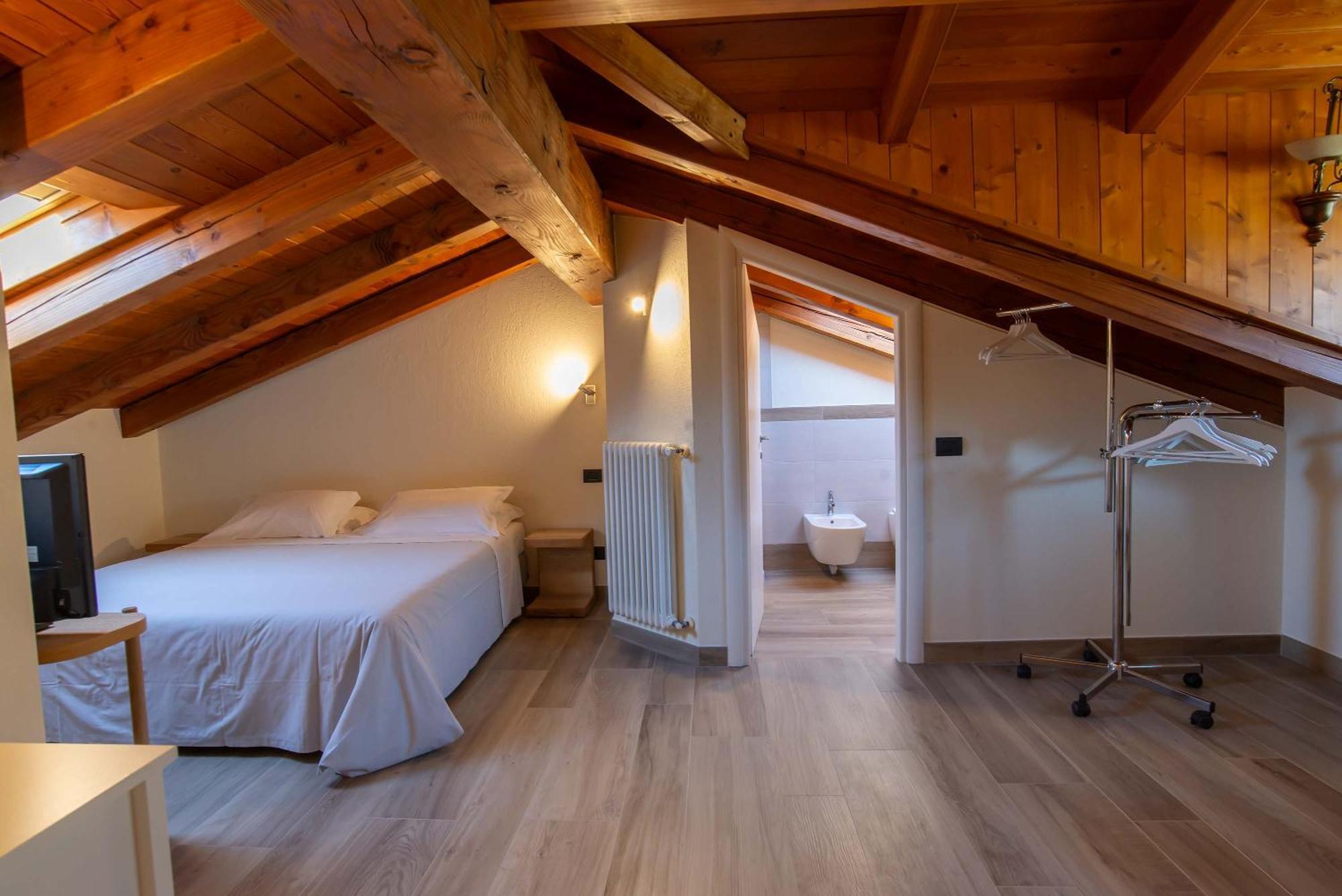 Hotel Relais Du Foyer Châtillon Esterno foto