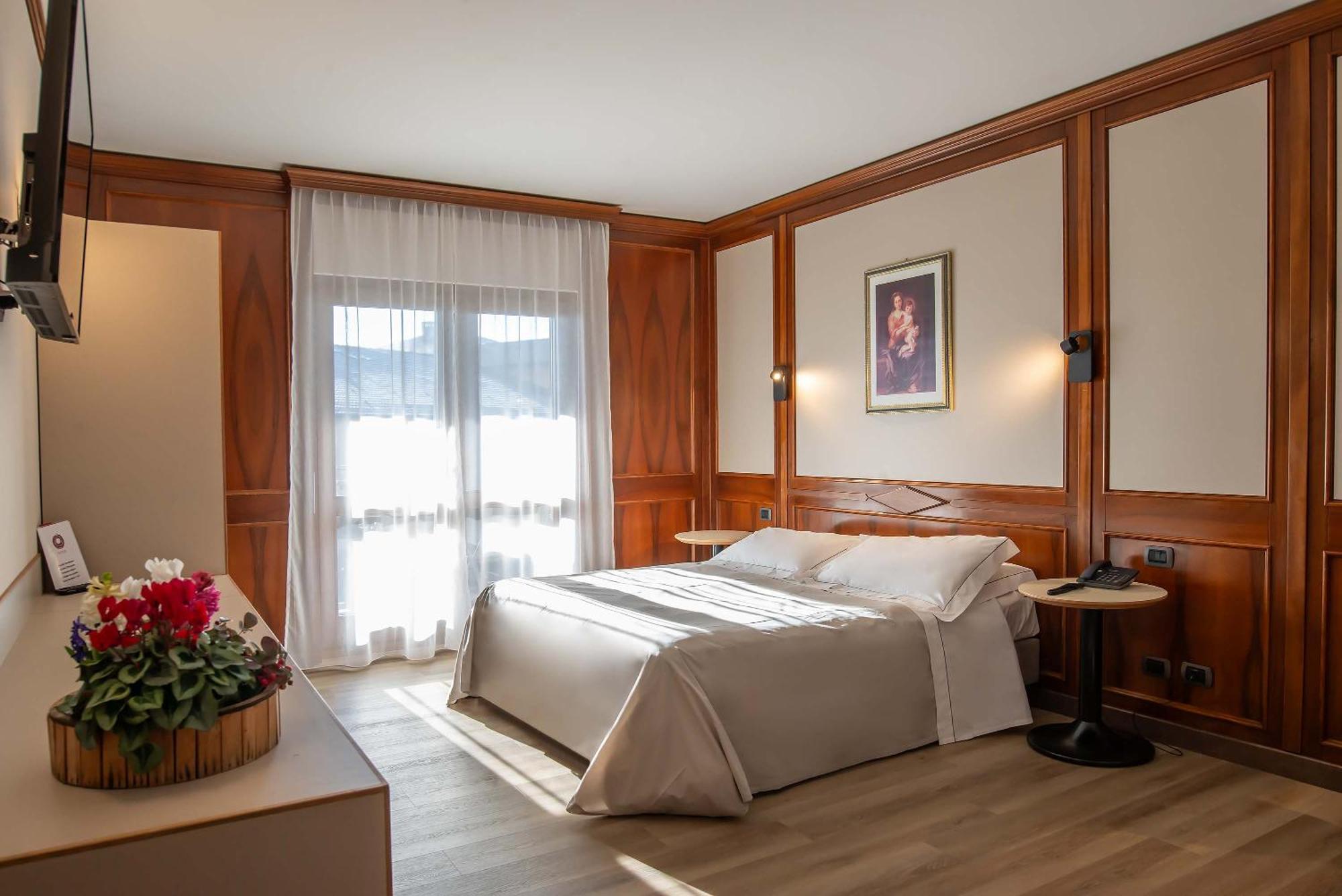 Hotel Relais Du Foyer Châtillon Esterno foto